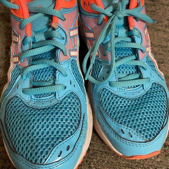 ASICS women’s shoes - Picture 6 of 9